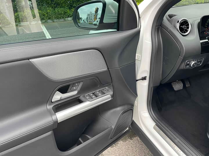 Фото 13 - Mercedes-Benz GLA-Class