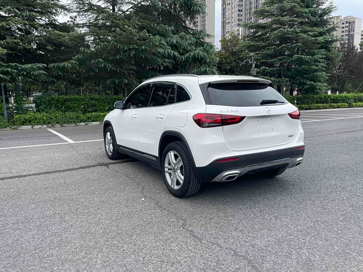 Фото 4 - Mercedes-Benz GLA-Class