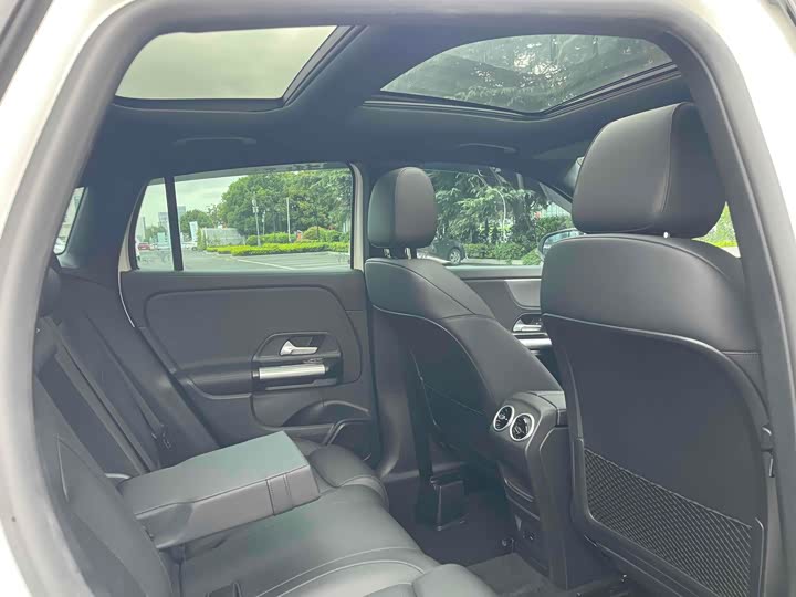 Фото 9 - Mercedes-Benz GLA-Class