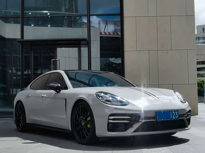 Фото 3 - Porsche Panamera