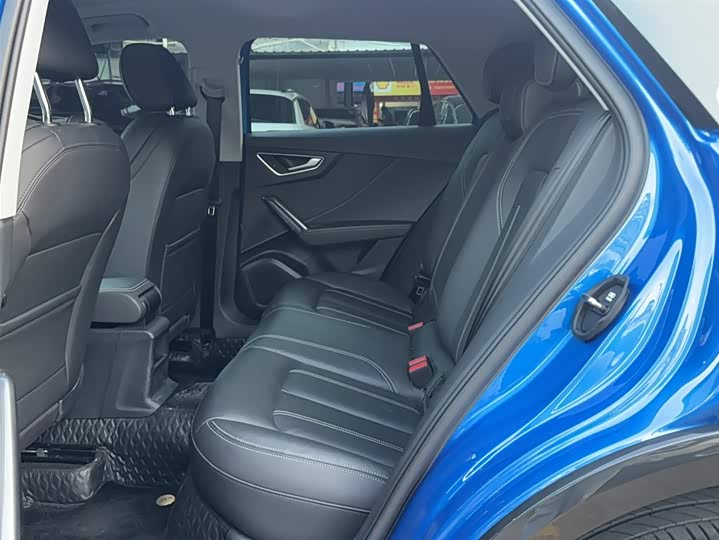 Фото 14 - Audi Q2L