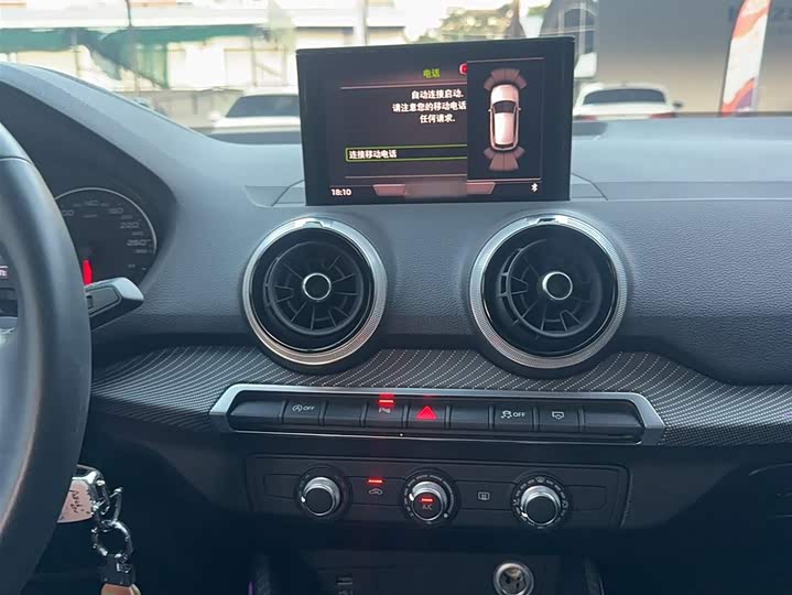 Фото 6 - Audi Q2L