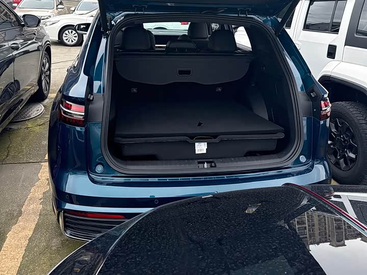 Фото 8 - Geely Monjaro