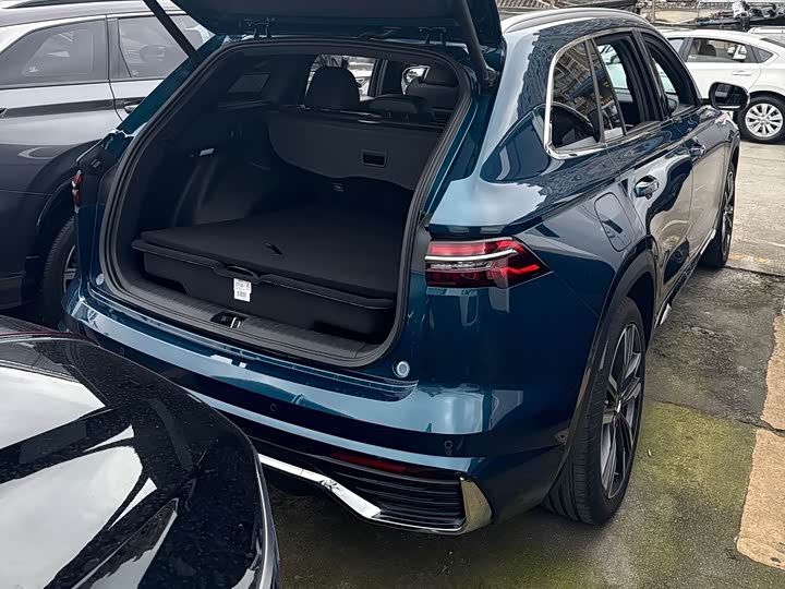 Фото 9 - Geely Monjaro