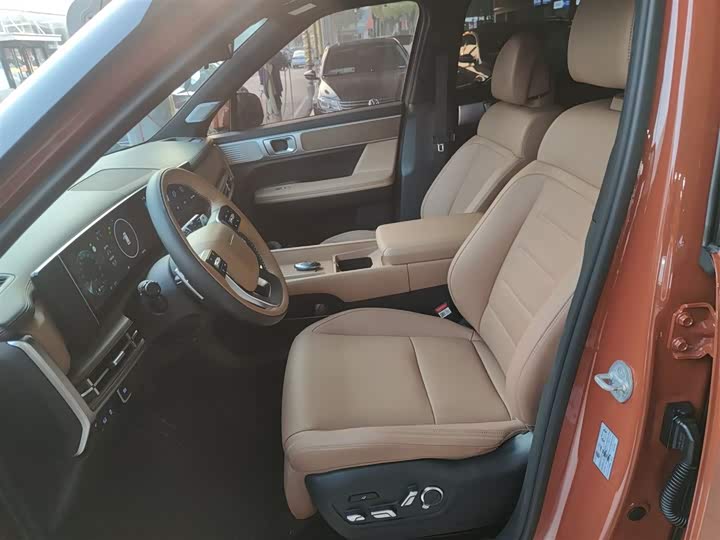 Фото 14 - Hyundai Santa Fe