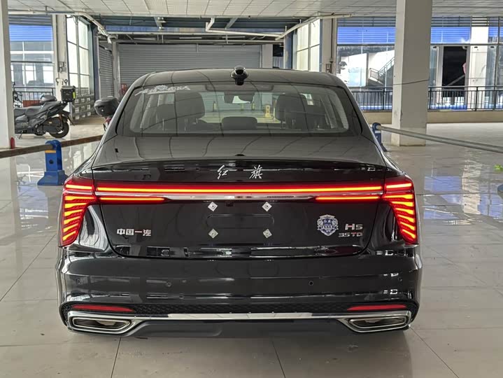 Фото 12 - Hongqi H5