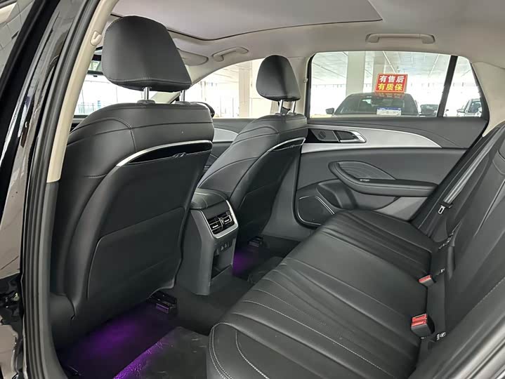 Фото 6 - Hongqi H5