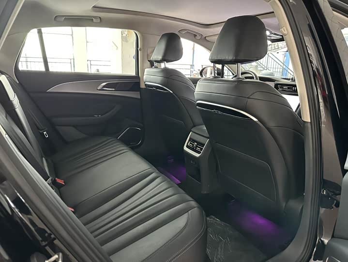 Фото 8 - Hongqi H5