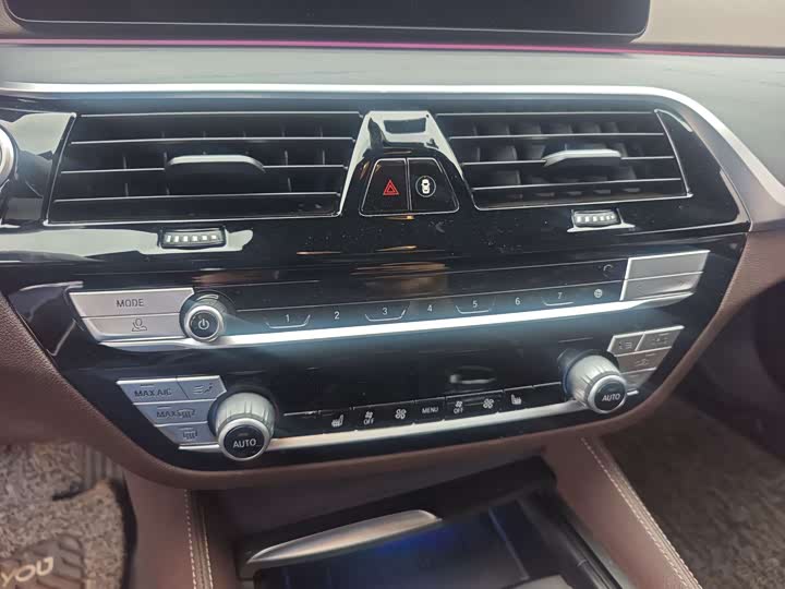 Фото 10 - BMW 5 Series Hybrid