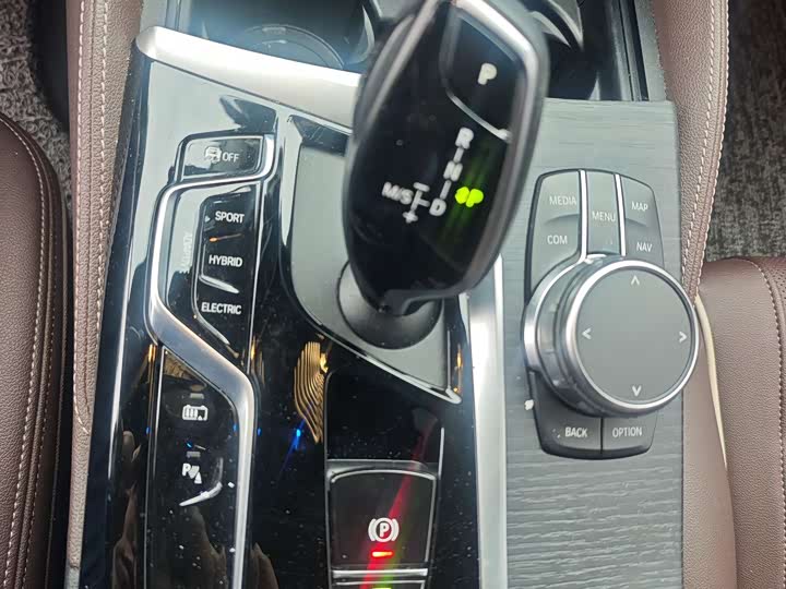 Фото 14 - BMW 5 Series Hybrid