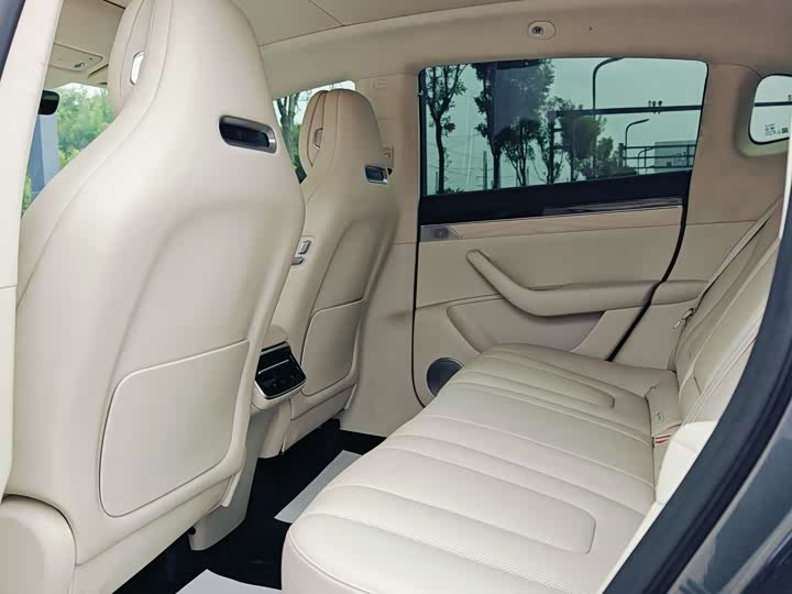 Фото 7 - Luxeed R7