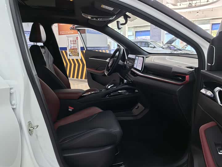 Фото 10 - Geely Coolray