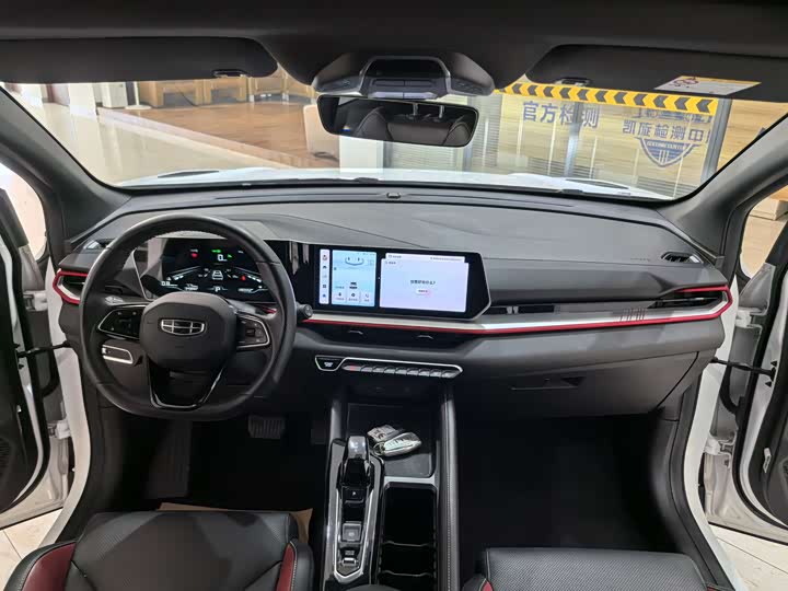 Фото 11 - Geely Coolray