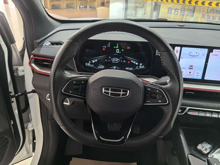 Фото 12 - Geely Coolray