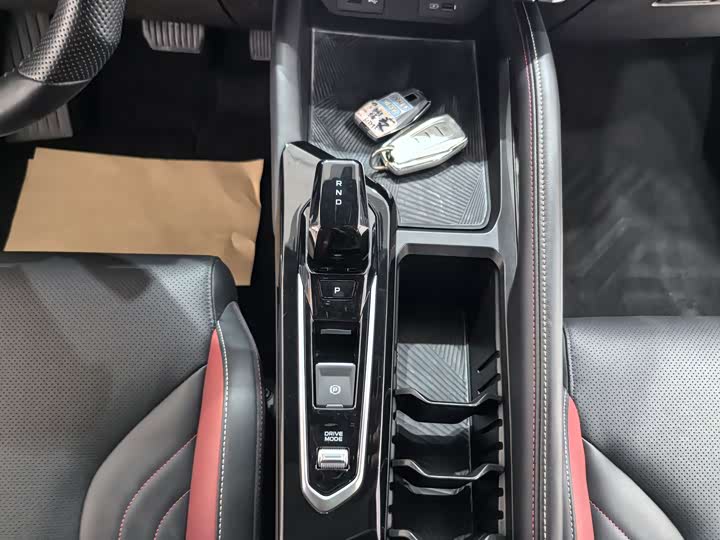 Фото 14 - Geely Coolray