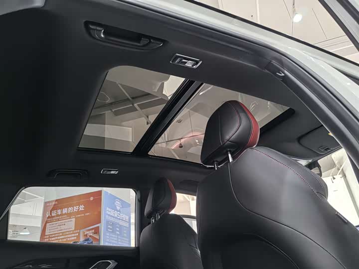 Фото 16 - Geely Coolray