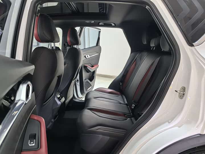 Фото 9 - Geely Coolray