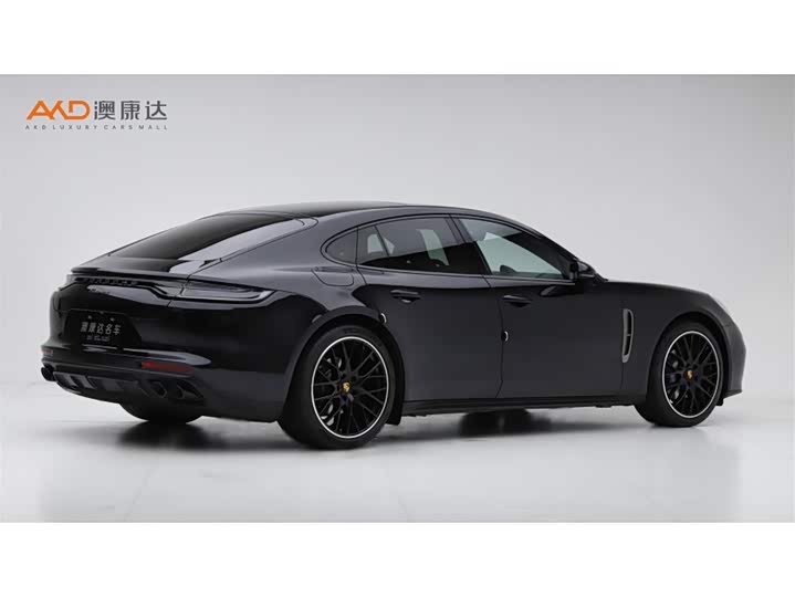 Фото 3 - Porsche Panamera