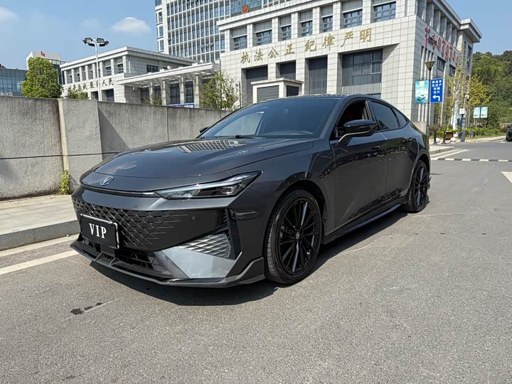 Фото 1 - Changan UNI-V