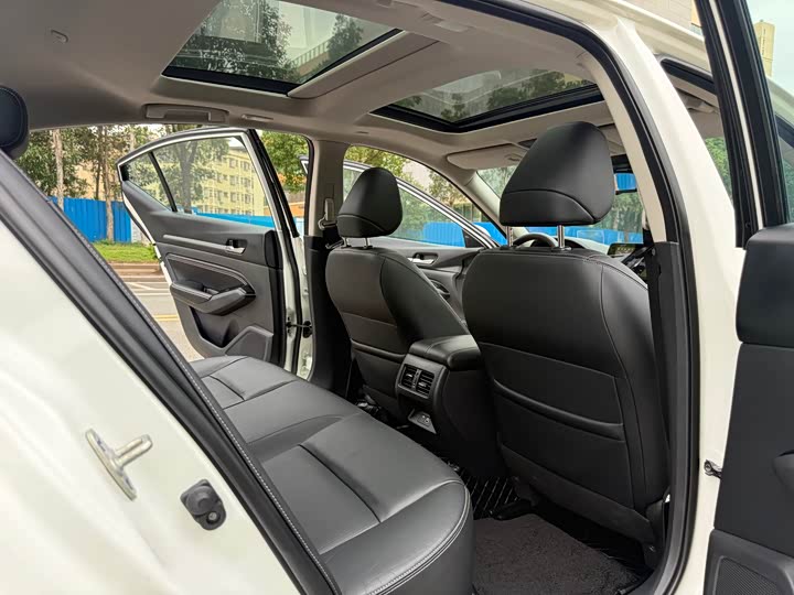 Фото 12 - Nissan Teana