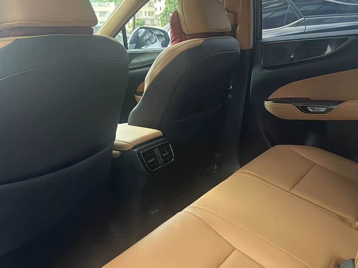 Фото 4 - Lexus NX