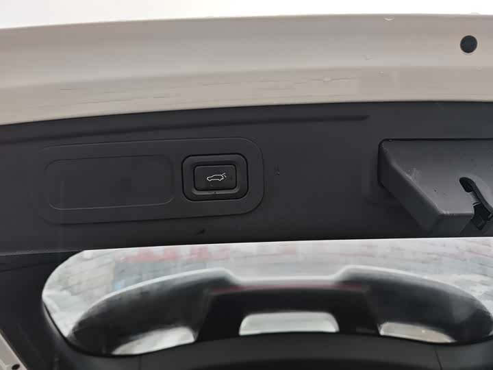 Фото 14 - Bestune B70S