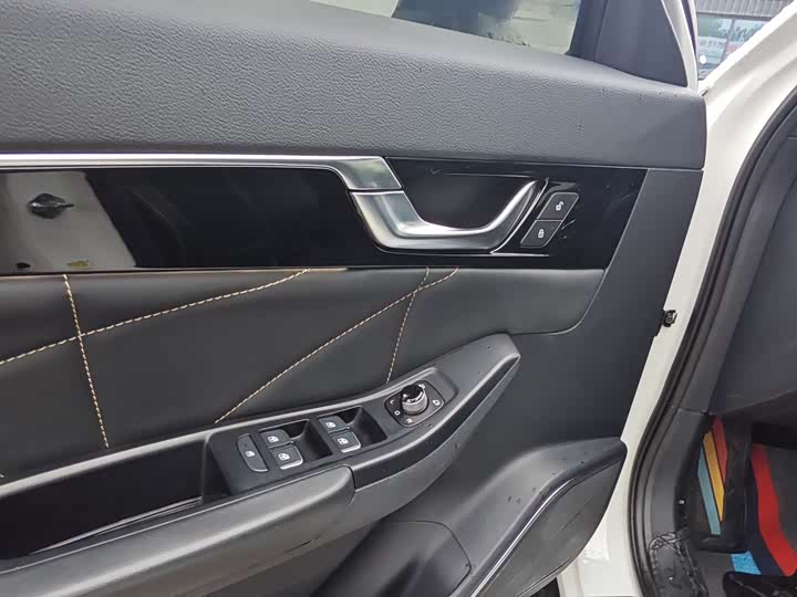 Фото 5 - Bestune B70S