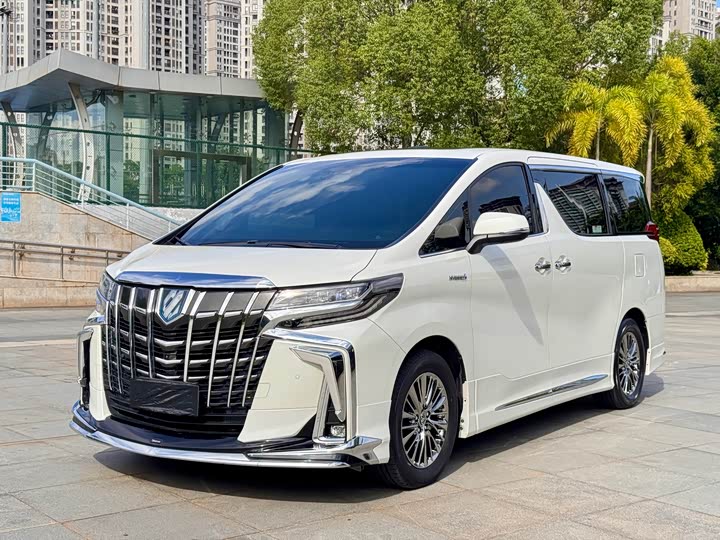 Фото 1 - Toyota Alphard