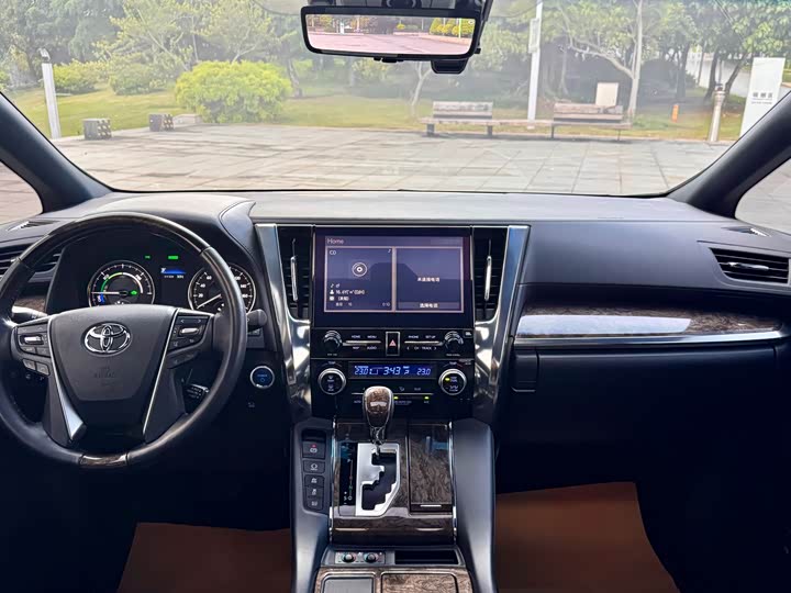 Фото 11 - Toyota Alphard