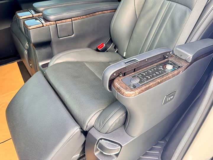 Фото 16 - Toyota Alphard