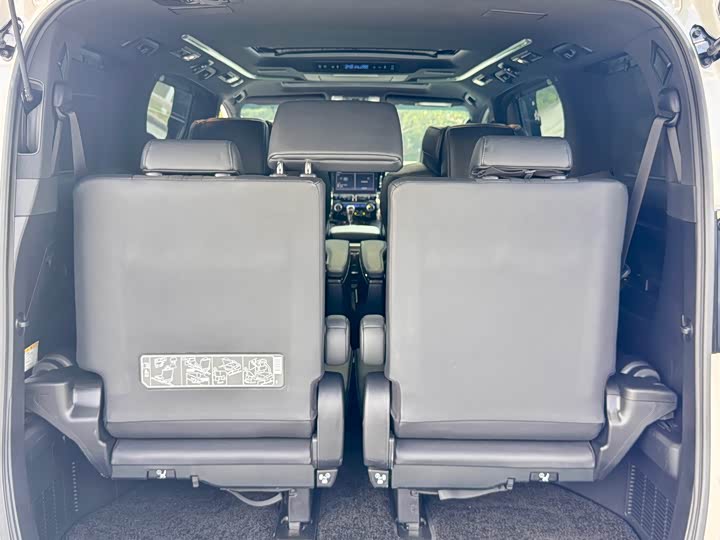 Фото 17 - Toyota Alphard