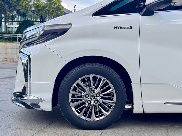 Фото 18 - Toyota Alphard