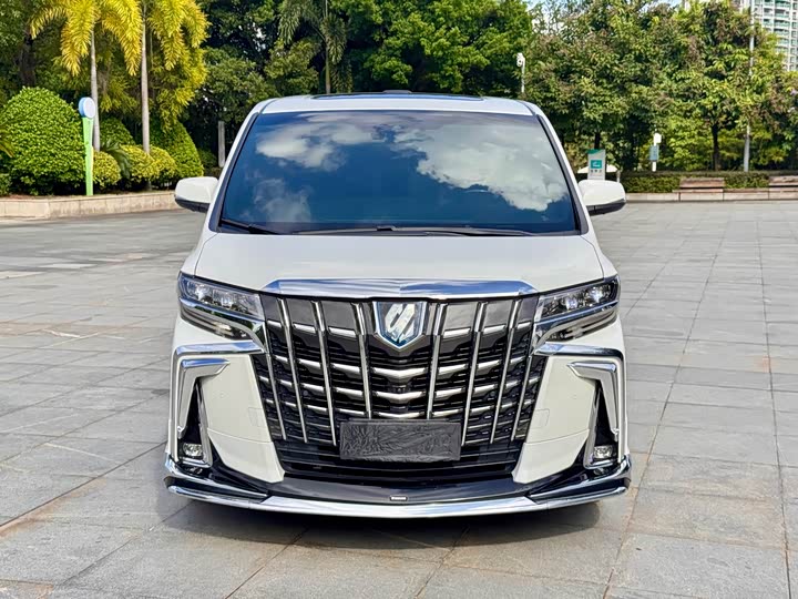 Фото 2 - Toyota Alphard