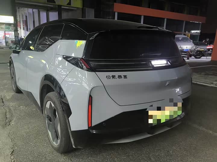 Фото 7 - Zeekr X