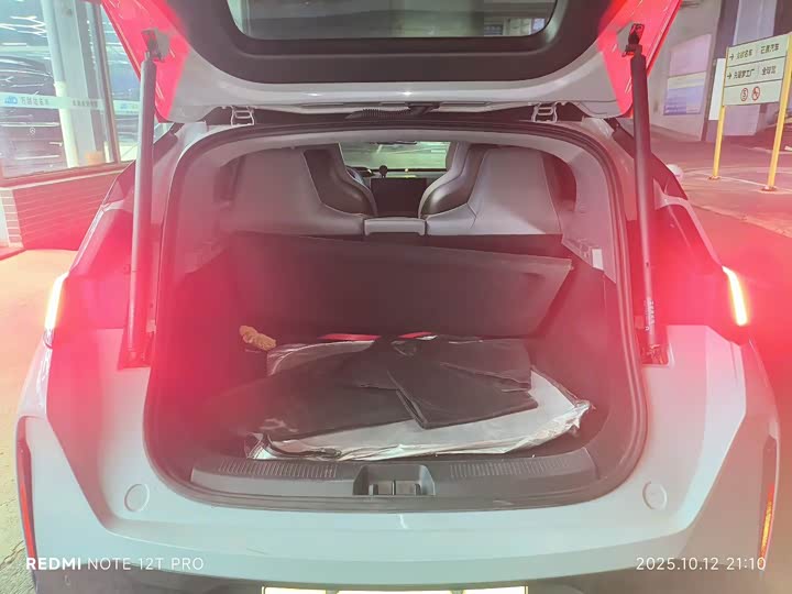 Фото 8 - Zeekr X