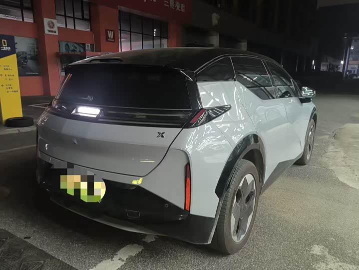 Фото 9 - Zeekr X