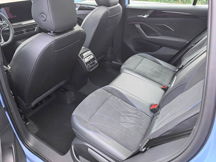 Фото 10 - Volkswagen Tiguan L Pro