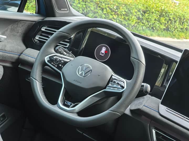 Фото 11 - Volkswagen Tiguan L Pro