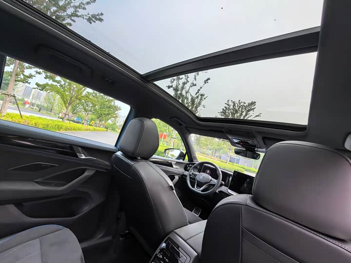 Фото 13 - Volkswagen Tiguan L Pro