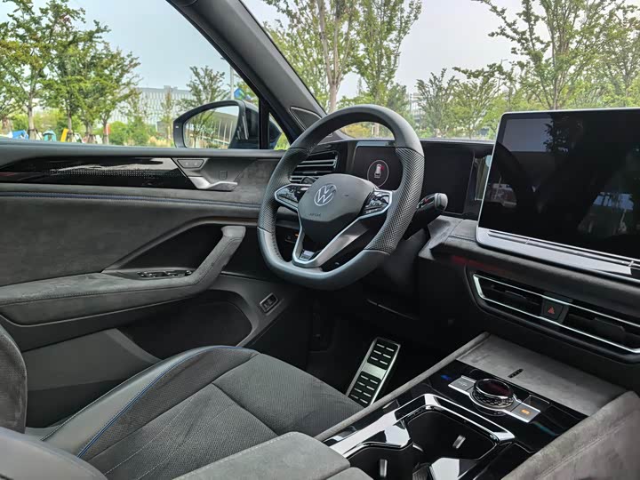 Фото 14 - Volkswagen Tiguan L Pro