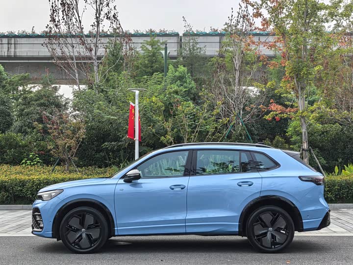 Фото 7 - Volkswagen Tiguan L Pro