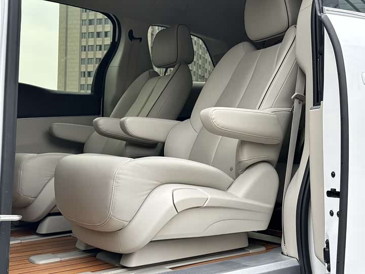 Фото 4 - Buick GL8 ES