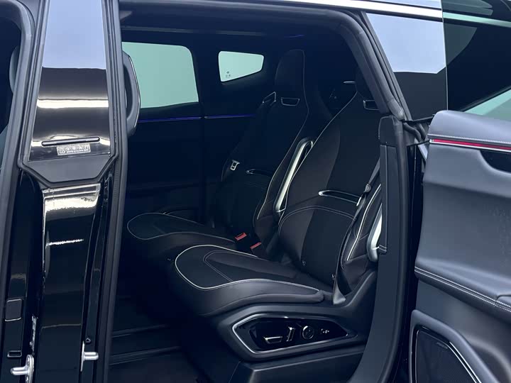 Фото 13 - HiPhi X