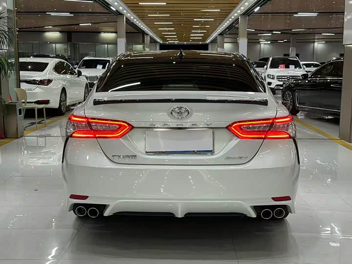 Фото 5 - Toyota Camry