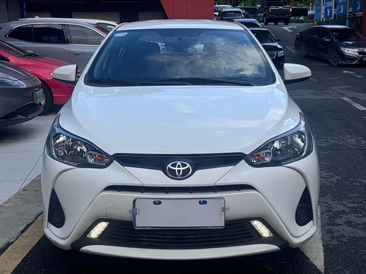 Фото 2 - Toyota Yaris L