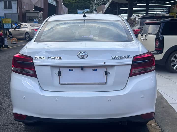 Фото 6 - Toyota Yaris L