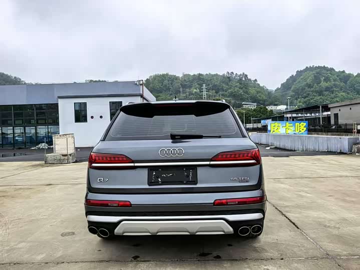 Фото 10 - Audi Q7