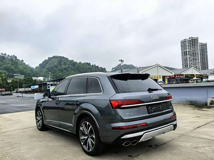 Фото 11 - Audi Q7