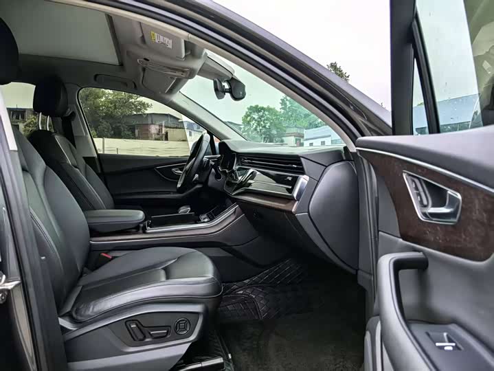 Фото 6 - Audi Q7