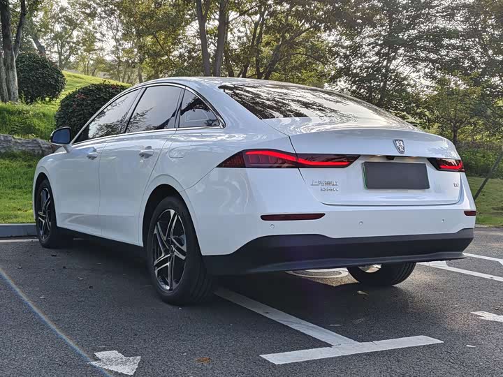 Фото 8 - Roewe D7